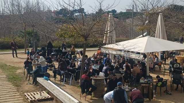 Camarero/a de Barra y Ayudante de Cocina