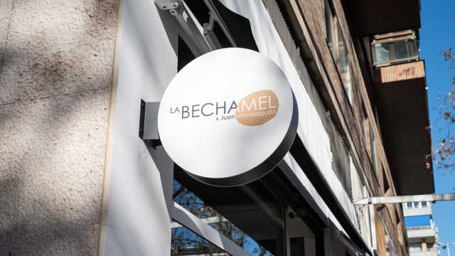 Camarero/a y Ayudante/a de Cocina