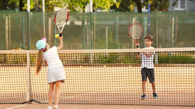 MONITOR/A DE TENIS CON NIÑOS - EXTRAESCOLARES 2025/2026