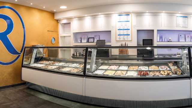 Ayudante/a de Dependiente/a