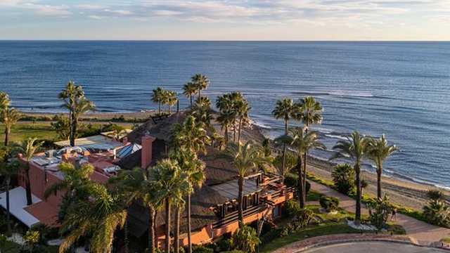 Cocinero/a y Ayudante/a de Cocina