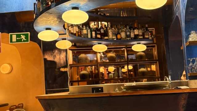 Ayudante/a de Cocina y Limpiador/a