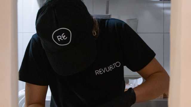 Camarero/a y Ayudante/a de Cocina