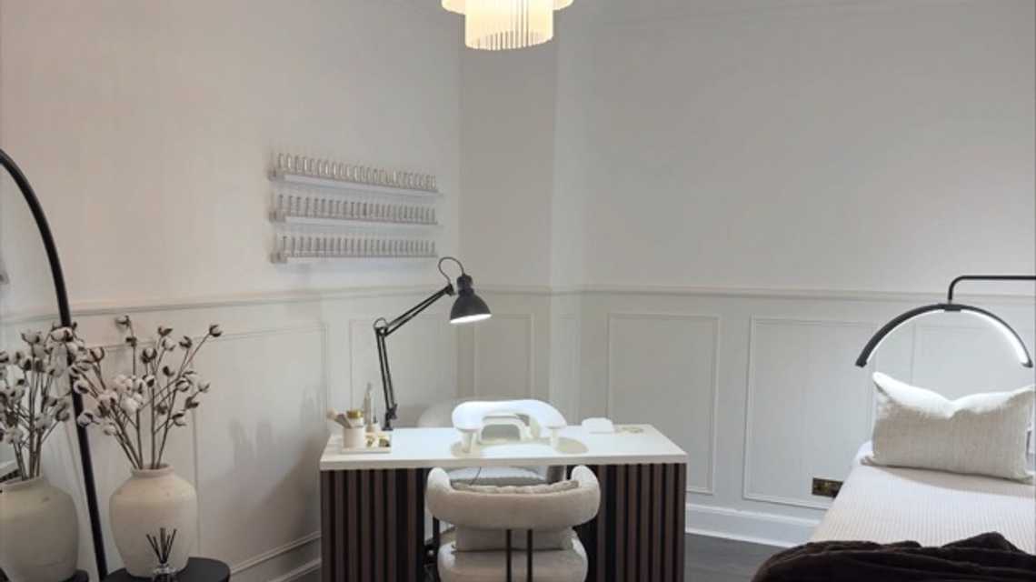 Glow beauty Carmen  cover image