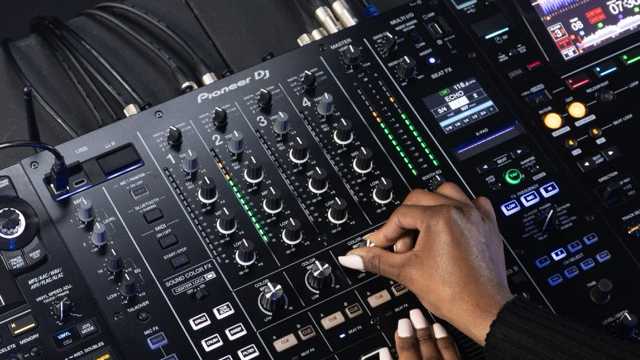 Dj