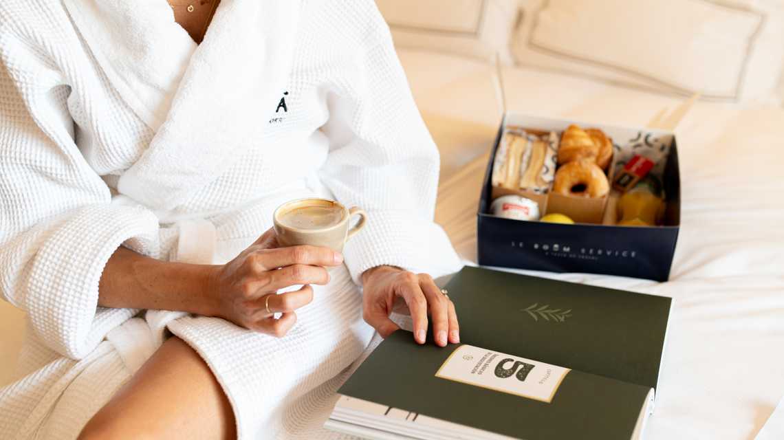 Le Room Service cover image