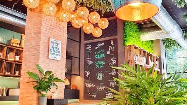 Dependiente de Cafetería y Heladería