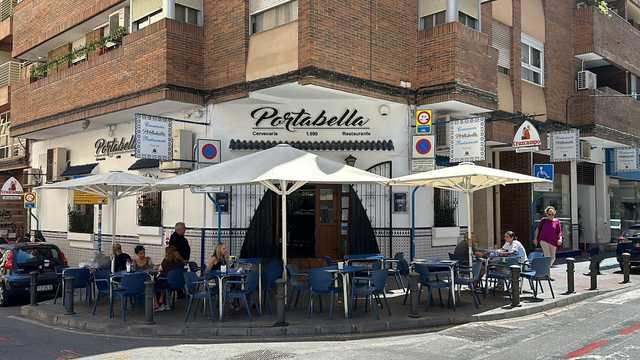 Cocinero/a y Ayudante/a de Cocina