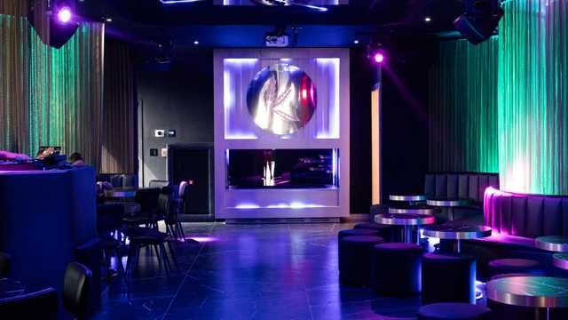 Servers, Bartenter and Hosts