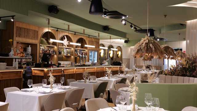 Host/Hostess de Restaurante contrato de 36 hrs