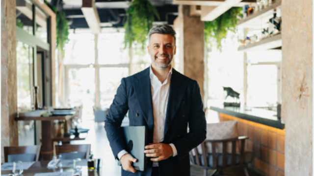 ENCARGADO/A DE SALA/MAITRE 1900€ - 2100€ NETOS MES