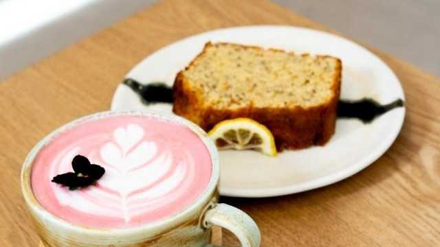 Barista y ayudante de cocina