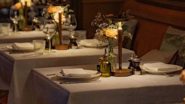 Commis Waiter / Waitress