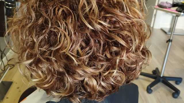 Oficial de Peluquería