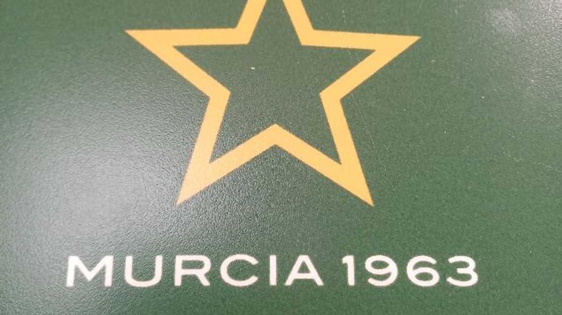 Restaurante en parque mediterraneo cover image