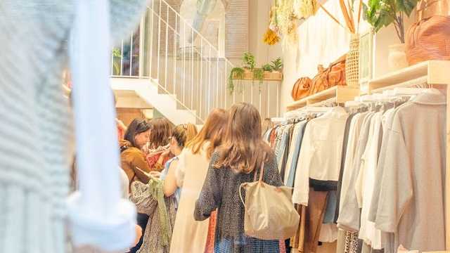 Dependienta & Asesora de moda / Sales assistant