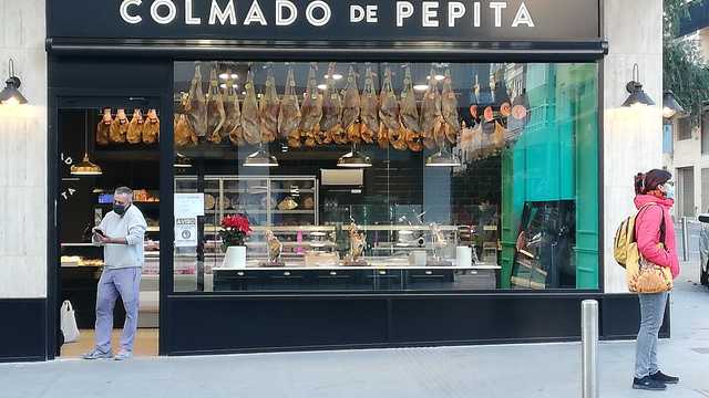 Cortador de jamon\ dependiente tienda
