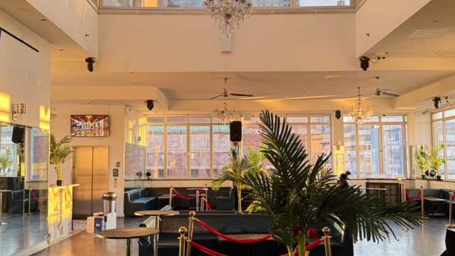 Host / Floor Manager