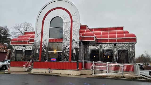 Exprienced Servers Needed for Diner / Restaurant (1099 Parkway Ave. Ewing, NJ)