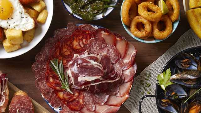 Cocinero/a y Ayudante/a de Cocina