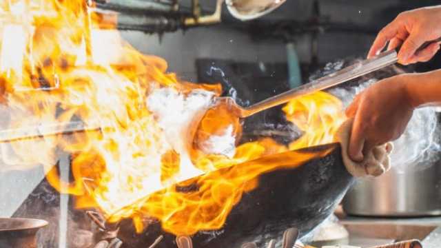 Cocinero/a y Ayudante/a de Cocina