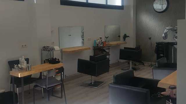 Oficial de Peluquería