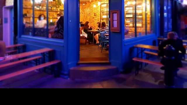 Waiter / Waitress