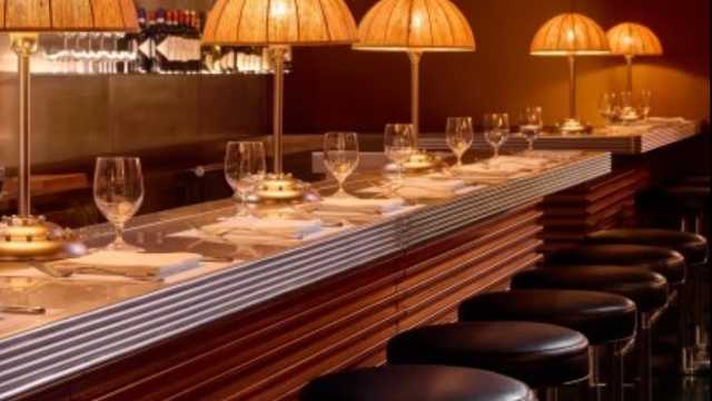 Hostess/receptionist