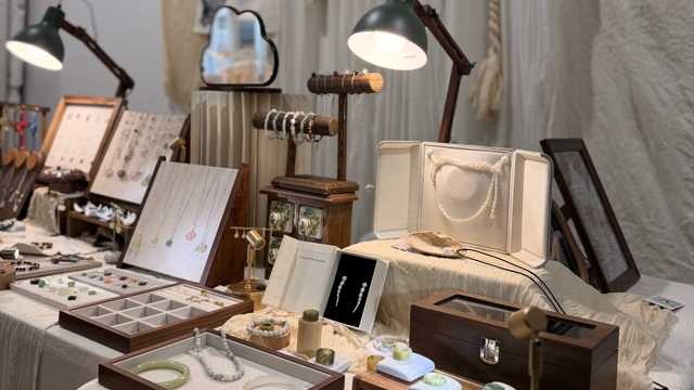 Jewelry Sales Associate (Market Booth)
