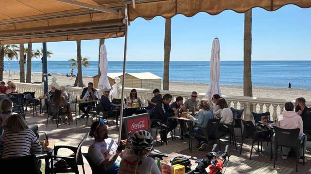 Camarero/a y Ayudante/a de Cocina