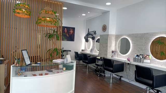 Oficial de Peluquería