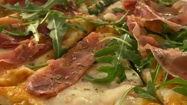 Pizzero-a o ayudante