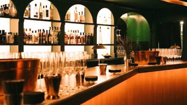 Friegaplatos y repasador/a copas