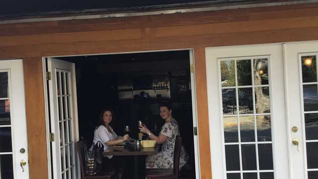 Waitress/Waiter /Mesera/o ( bilingual )