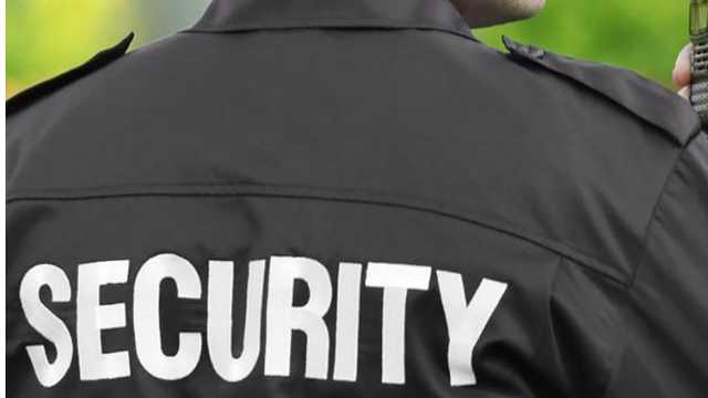 VIGILANTE DE SEGURIDAD CON TIP BARCELONA