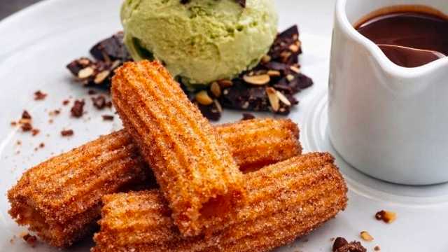 Experienced Pastry Chef