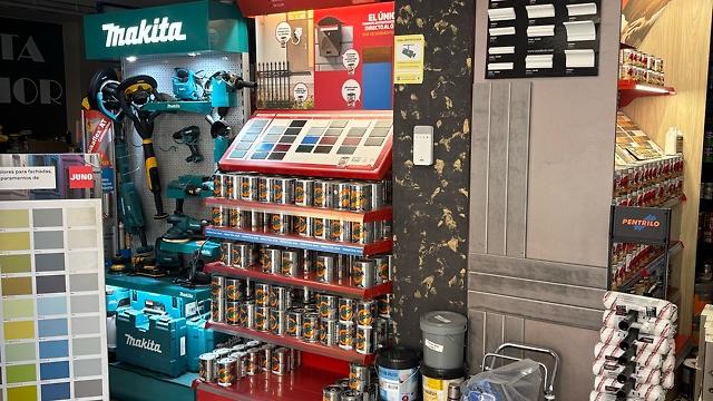 Dependiente comercial de pinturas