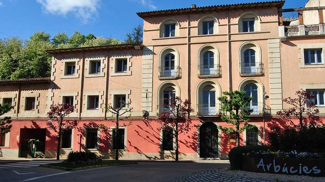 Hostal Montsoliu cover image