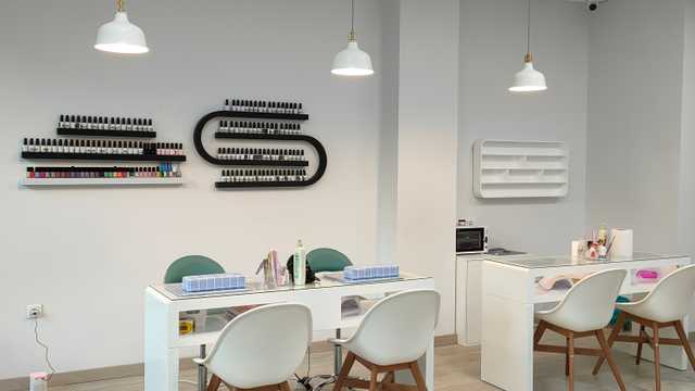 ESTÉTICAS DE UÑAS EXPERTAS