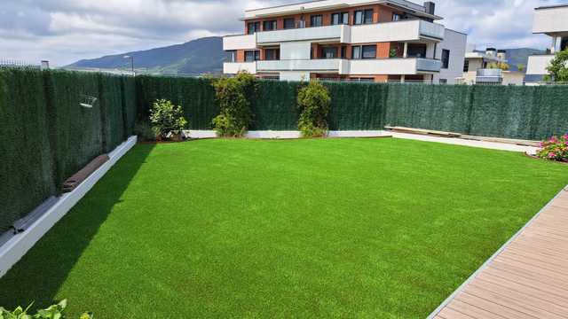 Instalador/a de Césped Artificial / Operario/a de Jardinería