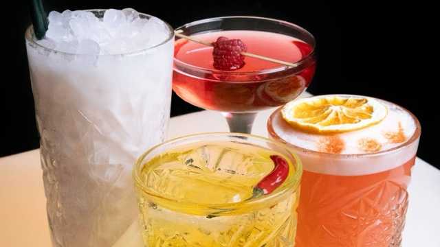 Camarero/a y Coctelero/a