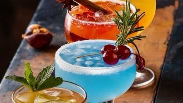 Camarero/a y Coctelero/a