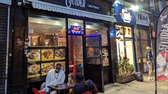 Waitress / Cocktail Server – Bilingual (English & Spanish)