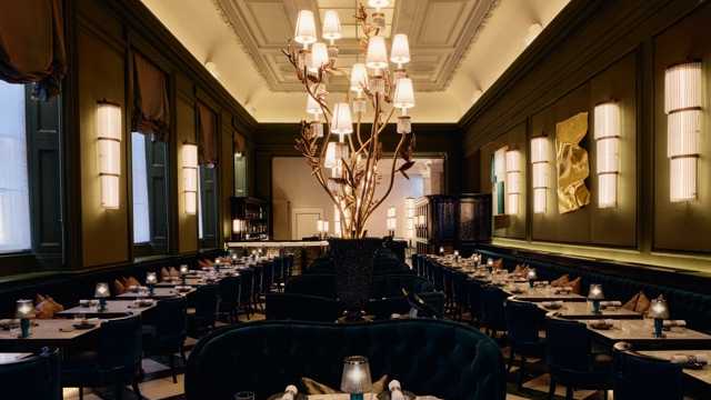 Commis Waiter / Waitress
