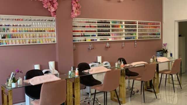 Lash technician