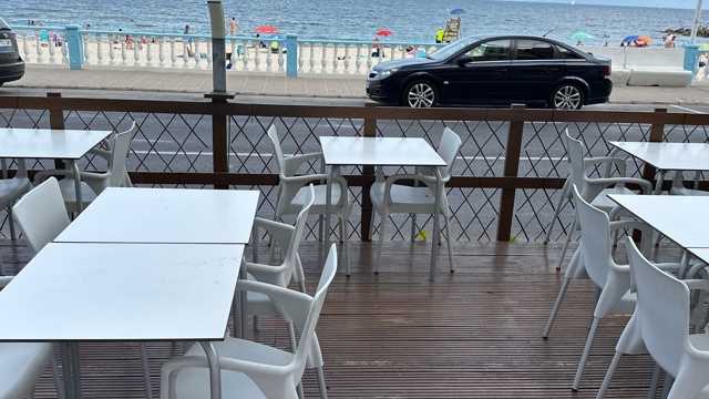 Rest. La ola Camarero/a o barman