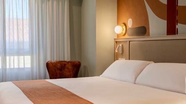 Limpieza habitaciones hotel Corona de Castilla