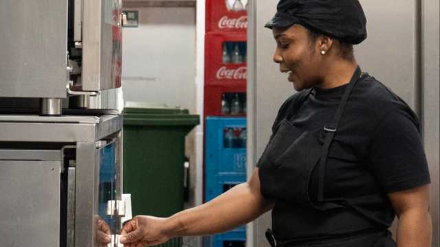 TONYROMA'S HERON CITY - Ayudante/a de Cocina/Friegue