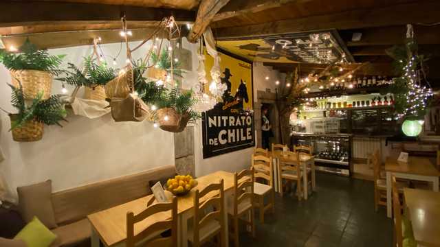 Camarero/a de Barra y Ayudante de Cocina