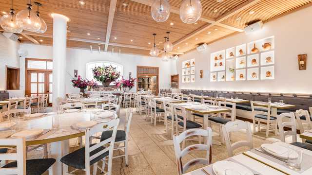Restaurant Floor Manager